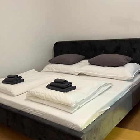 City Centre Apartment Вена Экстерьер фото