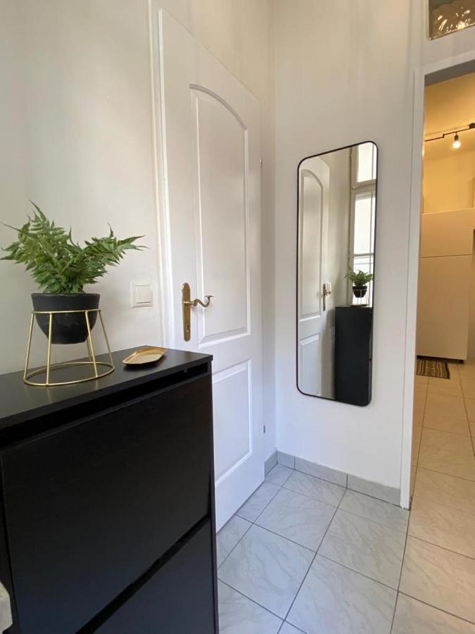 City Centre Apartment Вена Экстерьер фото